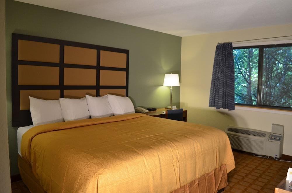 Quality Inn & Suites Marinette Exterior photo