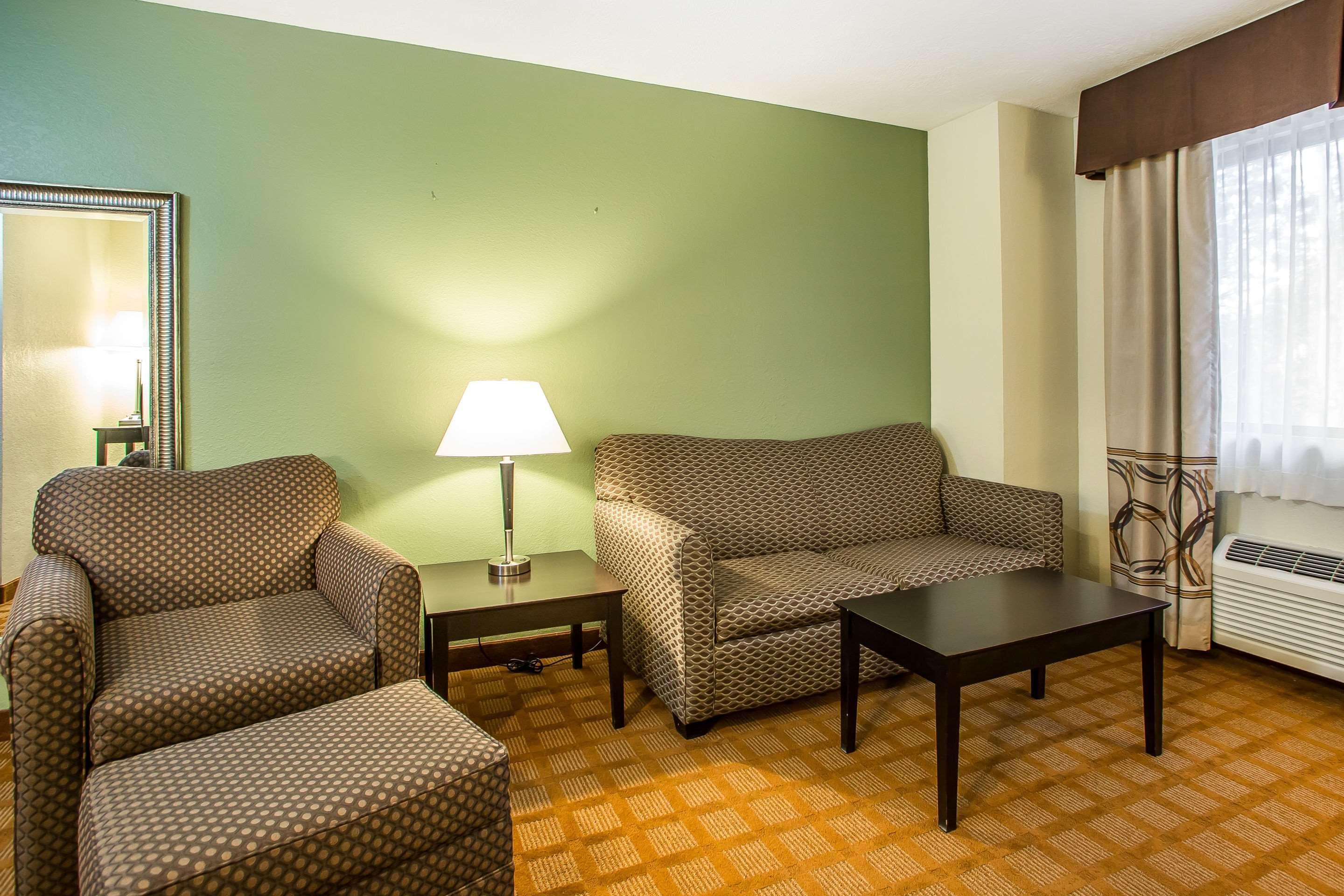 Quality Inn & Suites Marinette Exterior photo
