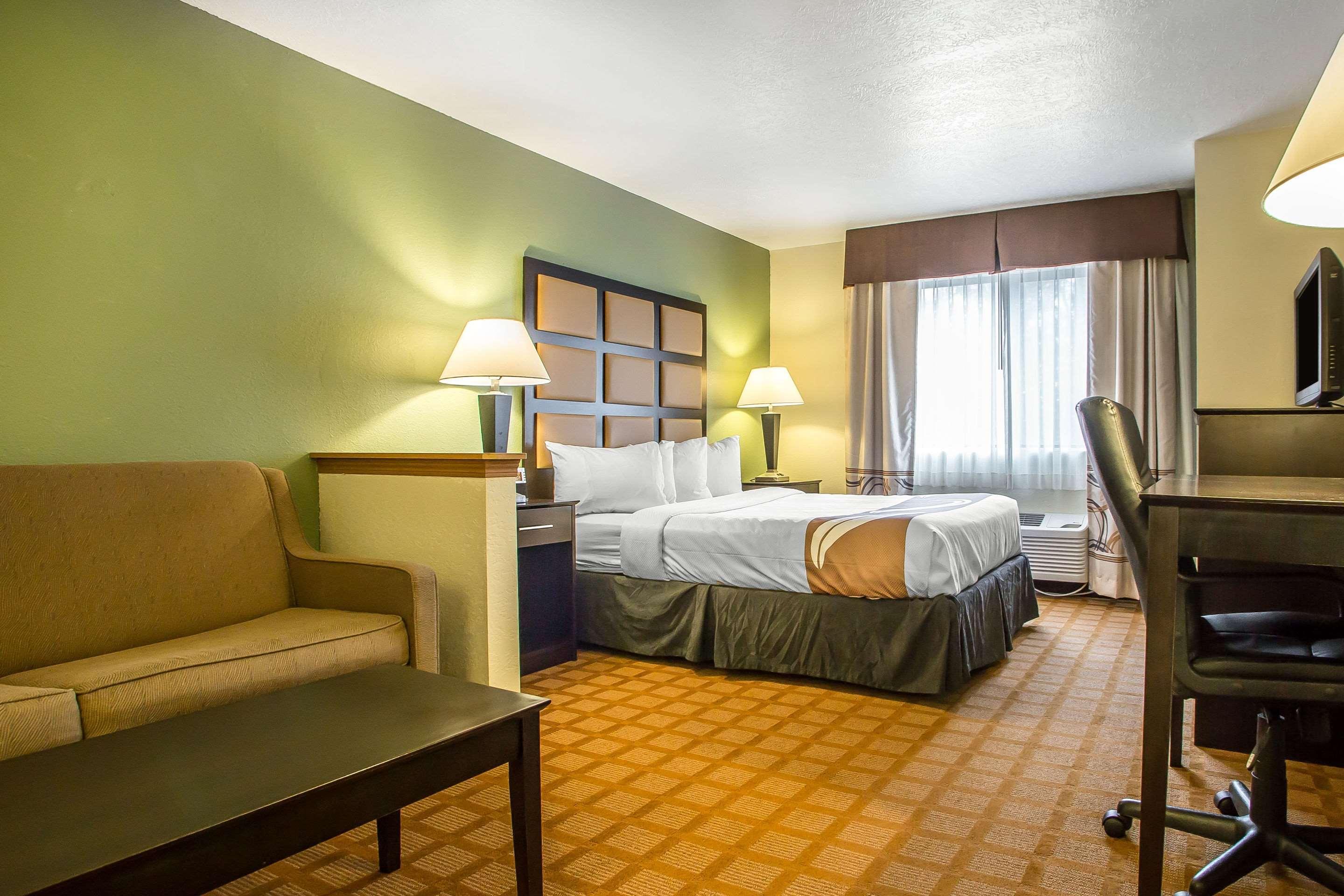 Quality Inn & Suites Marinette Exterior photo