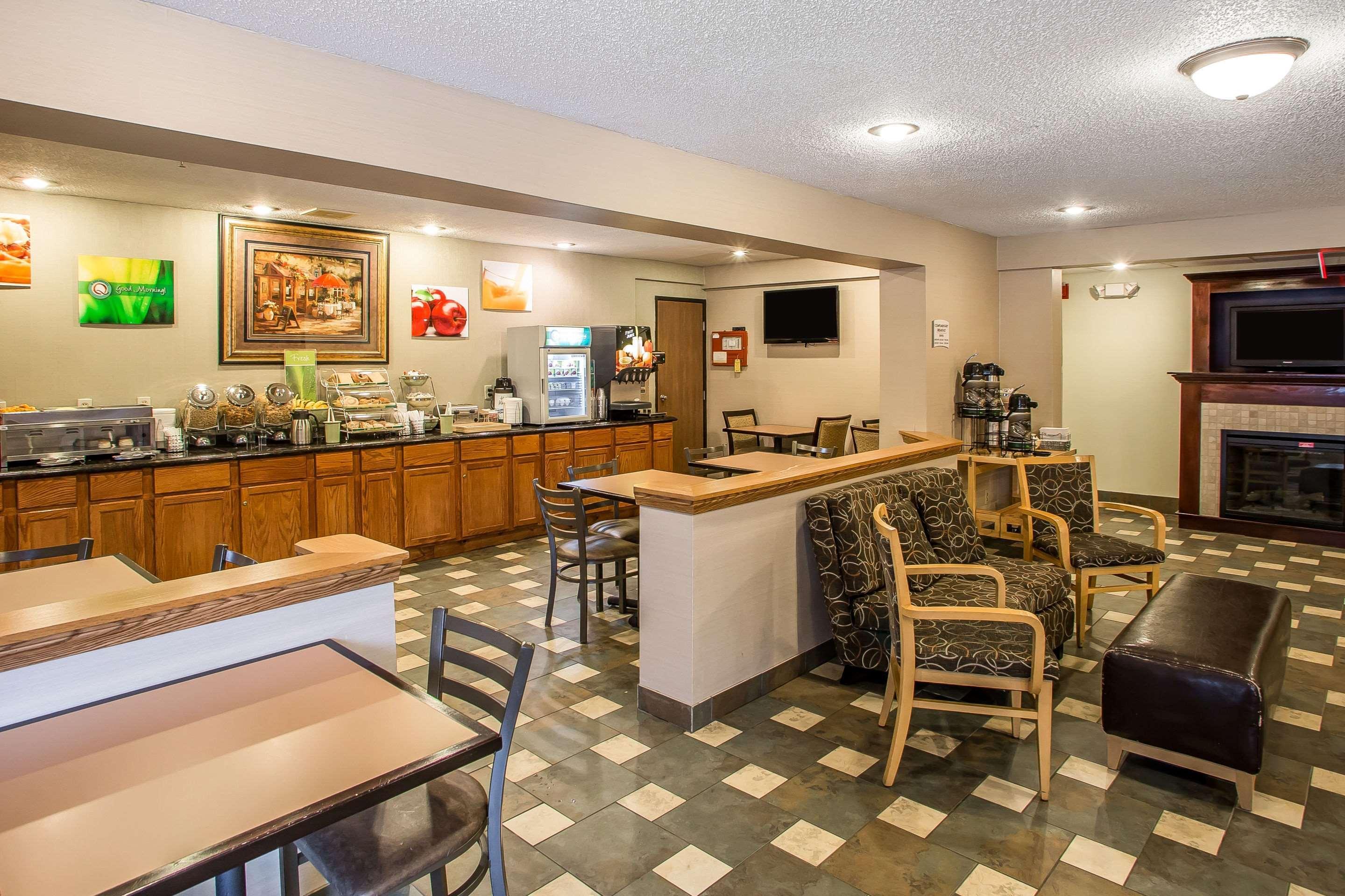 Quality Inn & Suites Marinette Exterior photo