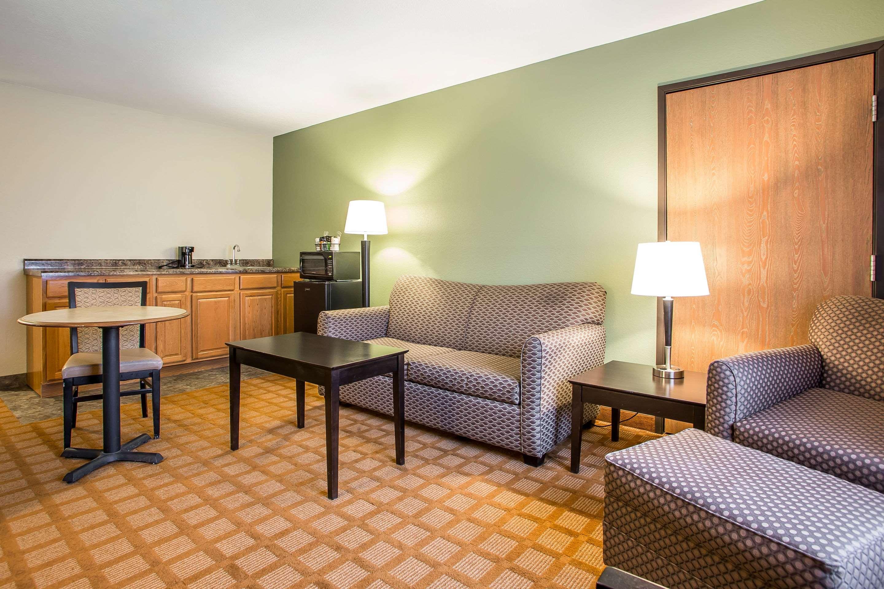 Quality Inn & Suites Marinette Exterior photo